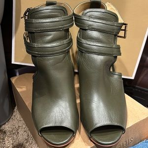 Michael kors booties!! Perfect condition